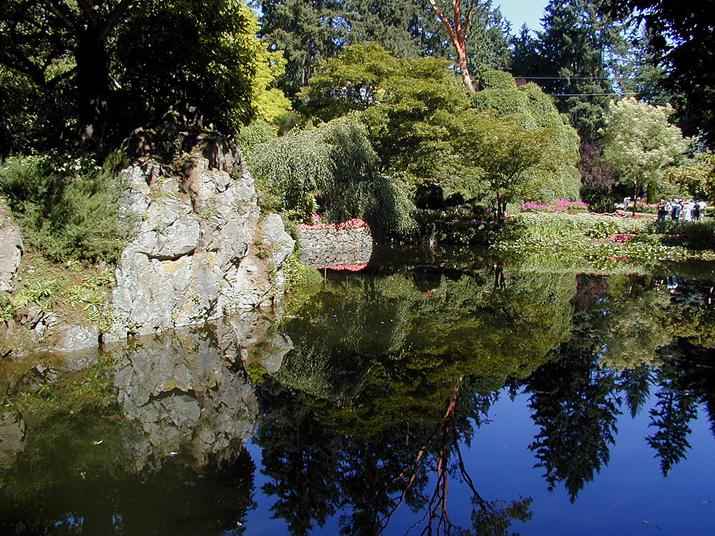 02-Aug-2000
Butchart Gardens - Victoria, BC 
Lake in the sunken gardens