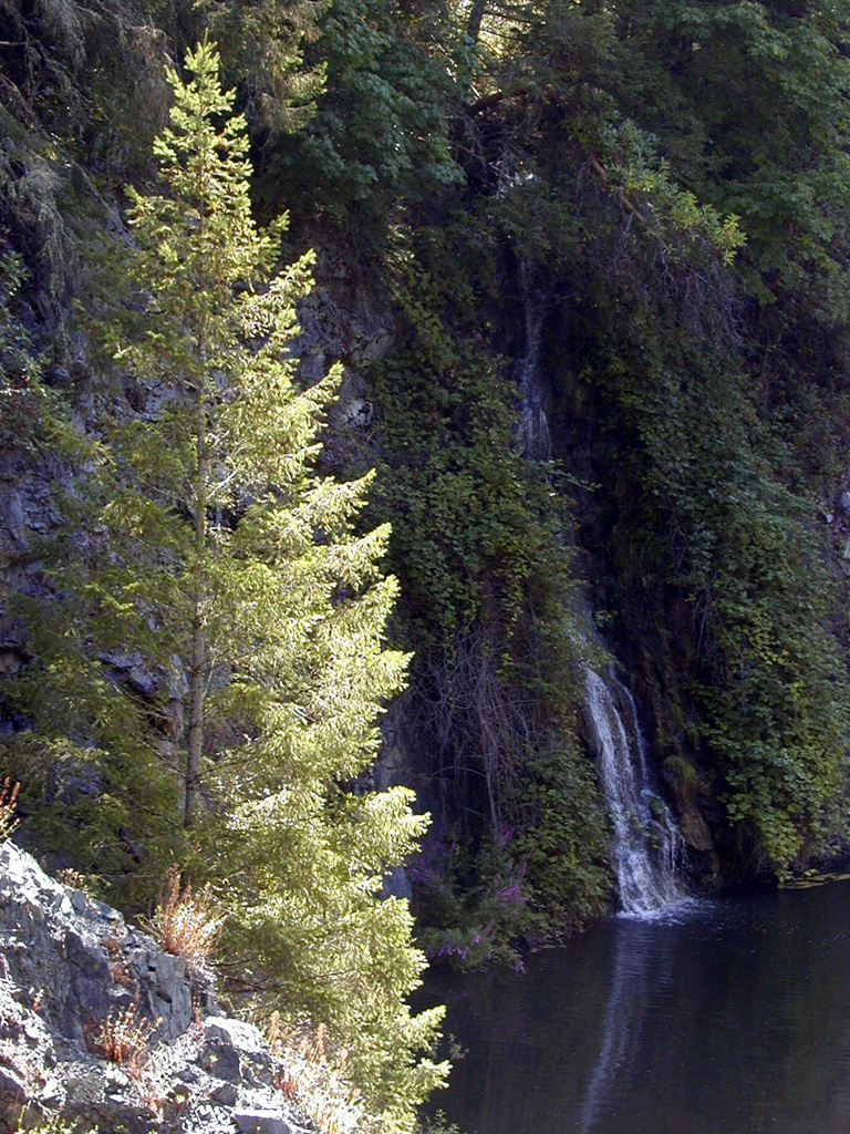 02-Aug-2000
Butchart Gardens - Victoria, BC 
Waterfall