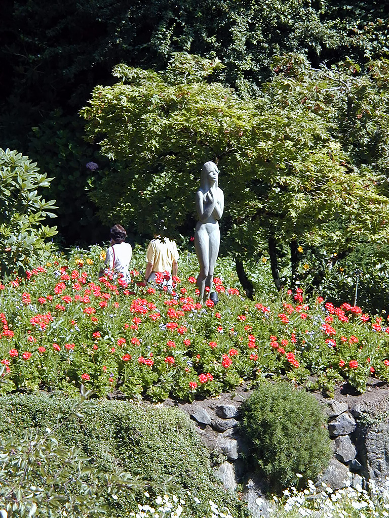02-Aug-2000
Butchart Gardens - Victoria, BC 
Statue in the sunken gardens