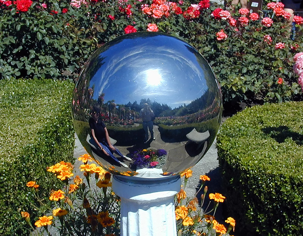 02-Aug-2000
Butchart Gardens - Victoria, BC 
Reflective ball in the rose garden