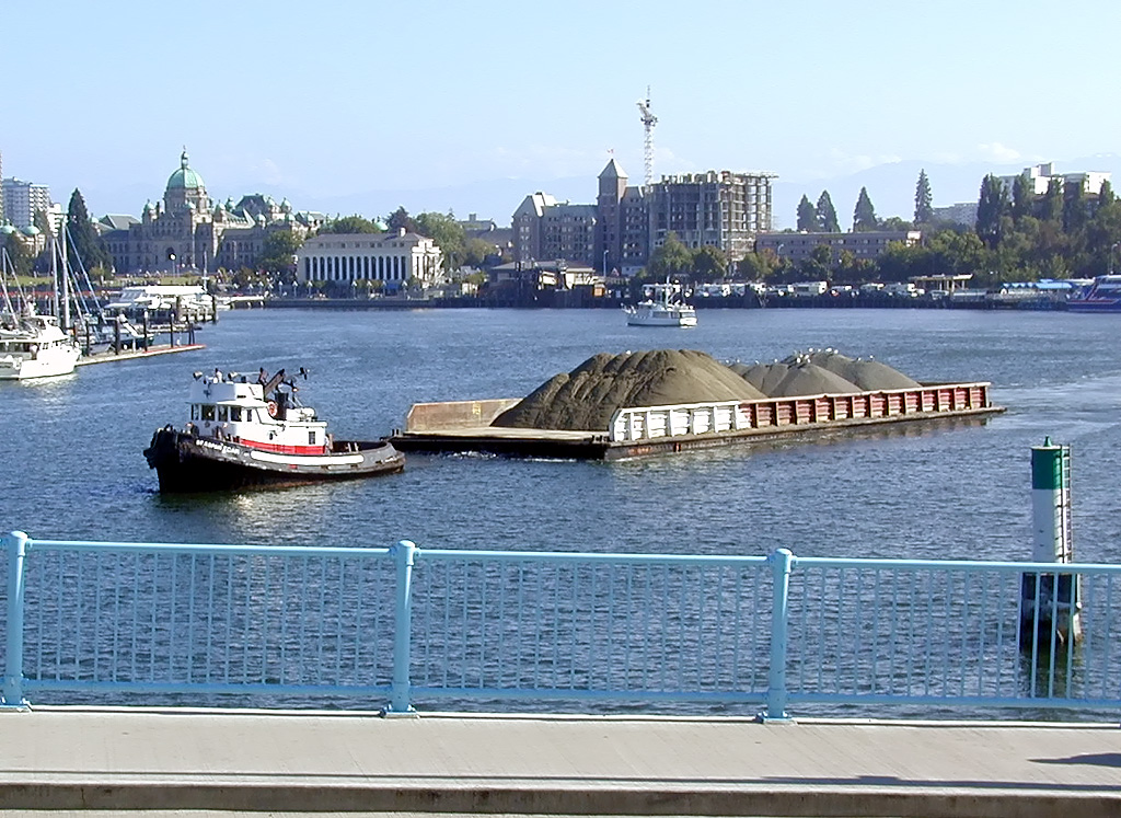 02-Aug-2000
Victoria, BC 
Barge in Victoria harbour
