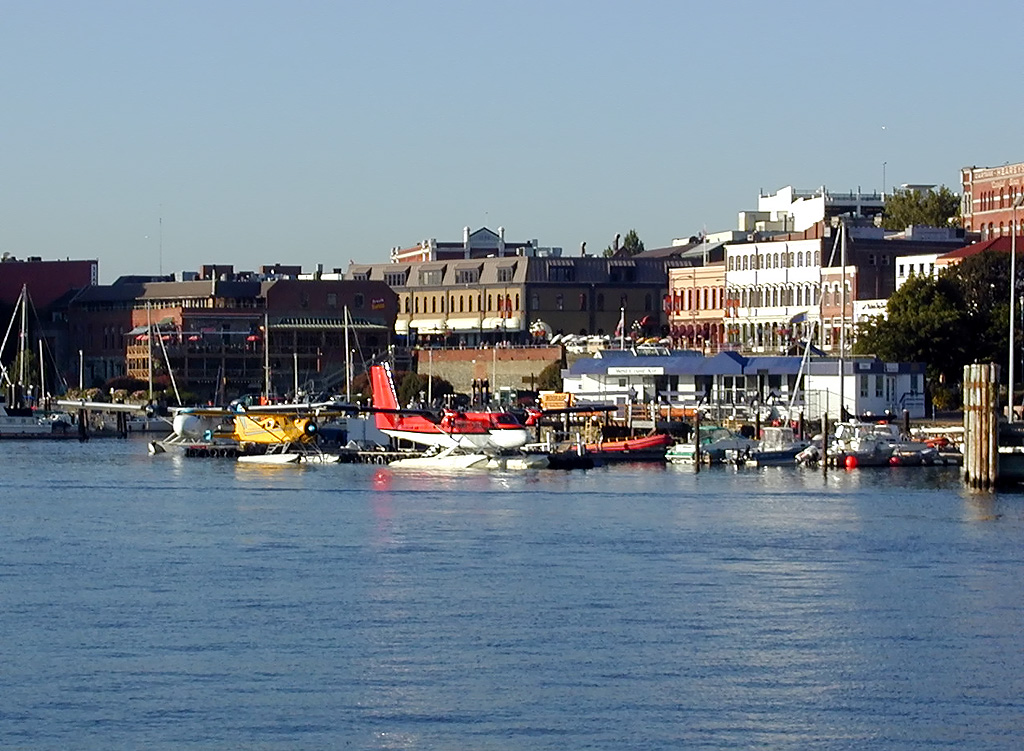 02-Aug-2000
Victoria, BC 
Sea plane dock