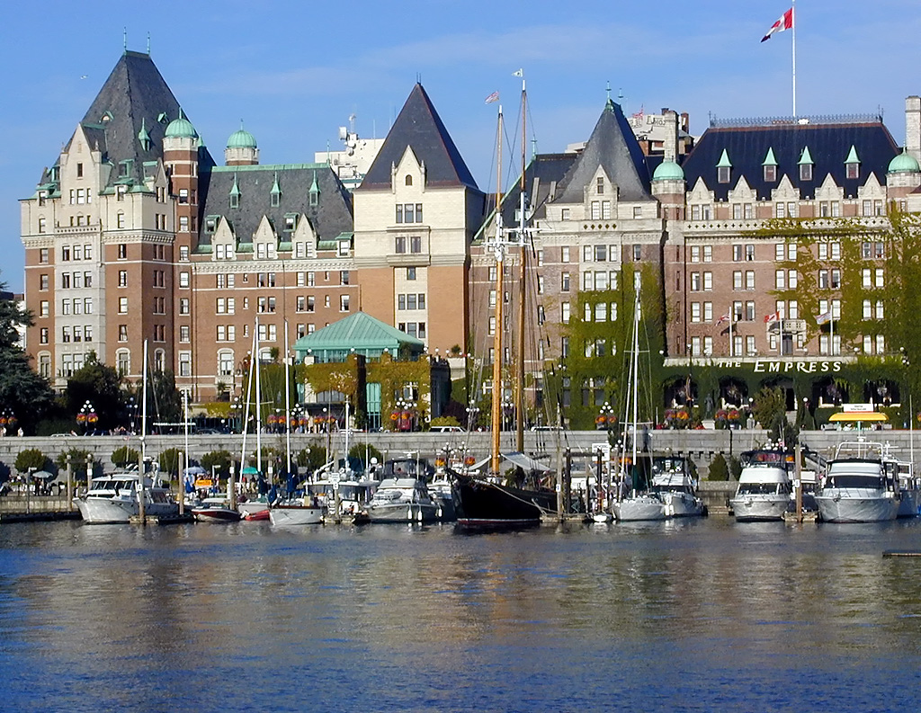02-Aug-2000
Victoria, BC 
Waterfront and Empress Hotel