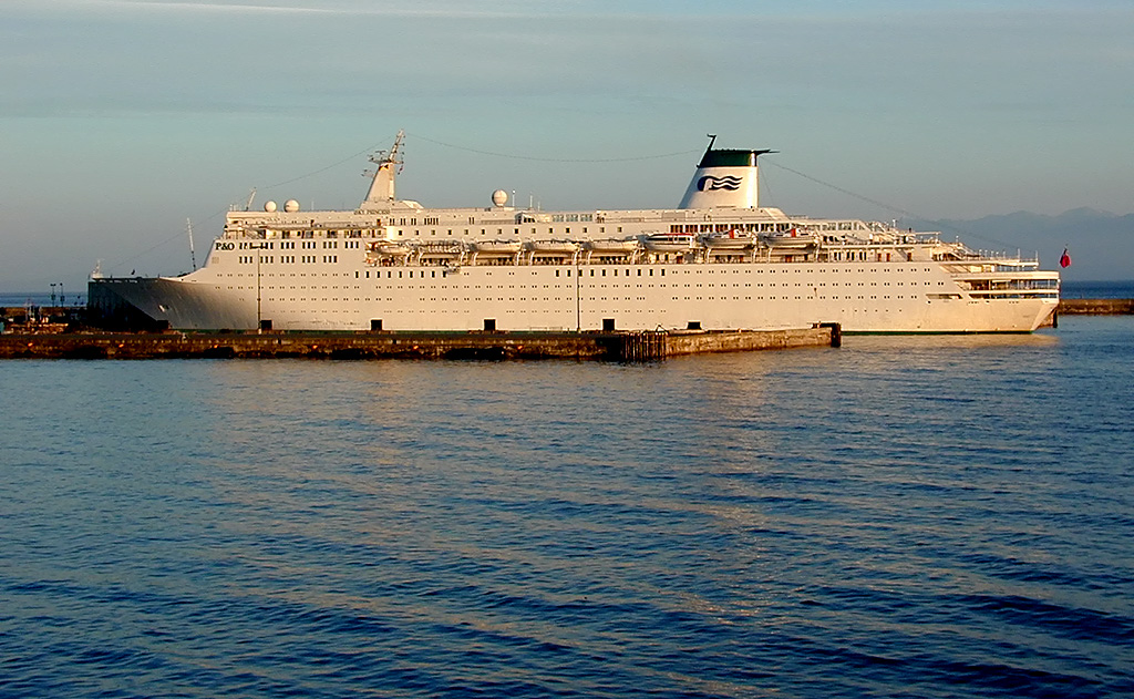 02-Aug-2000
Victoria, BC 
P & O Cruise Ship