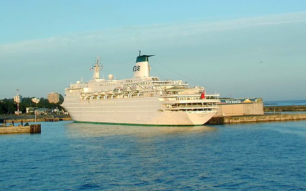02-Aug-2000
Victoria, BC 
P & O Cruise Ship