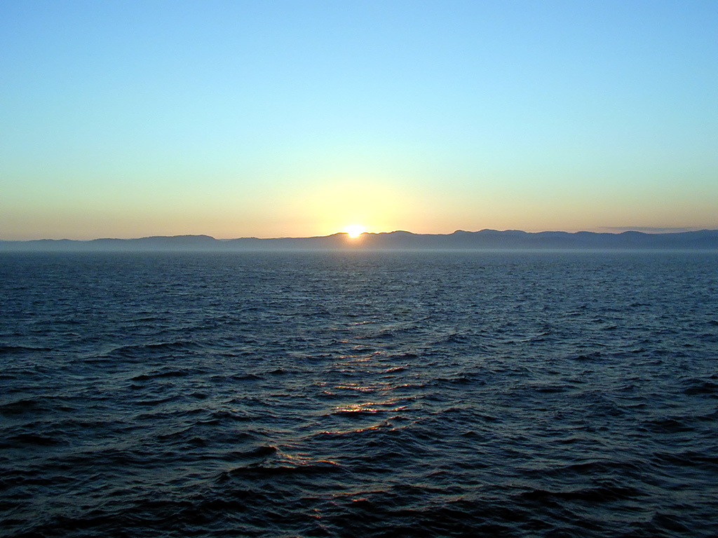 02-Aug-2000
Victoria, BC 
Sunset over the Strait of Juan de Fuca