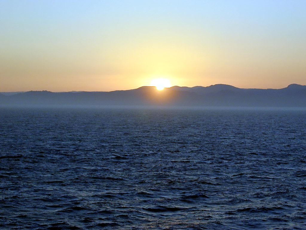 02-Aug-2000
Victoria, BC 
Sunset over the Strait of Juan de Fuca