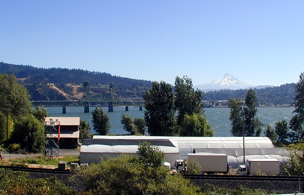 03-Aug-2000
Washington (State)
The bridge at Hood River