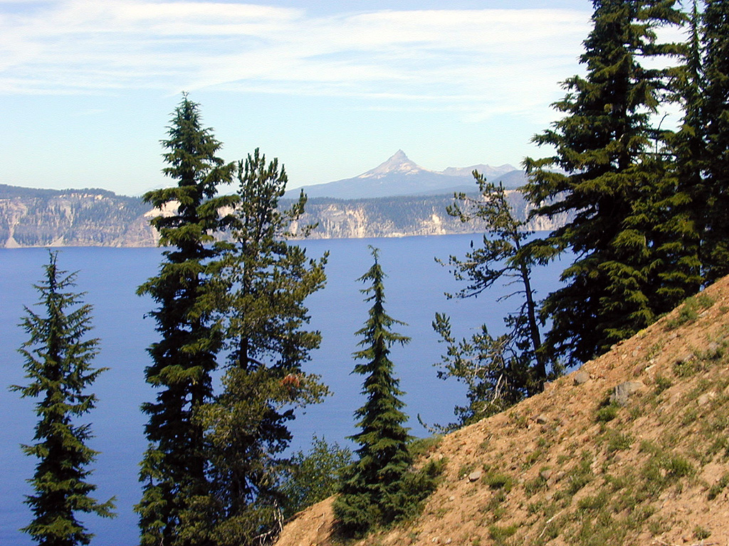 04-Aug-2000
Crater Lake, OR
Looking across the Lake from Sun Notch