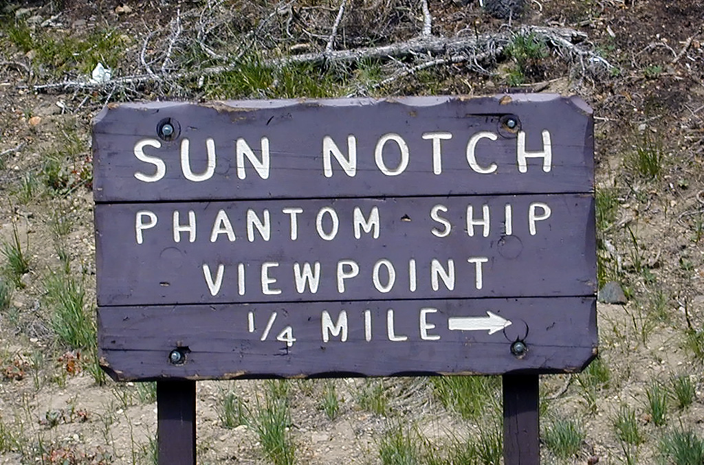 04-Aug-2000
Crater Lake, OR
Sun Notch trail sign