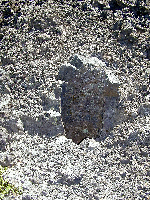 05-Aug-2000
Lava Cast Forest, OR
Lava cast of tree trunk