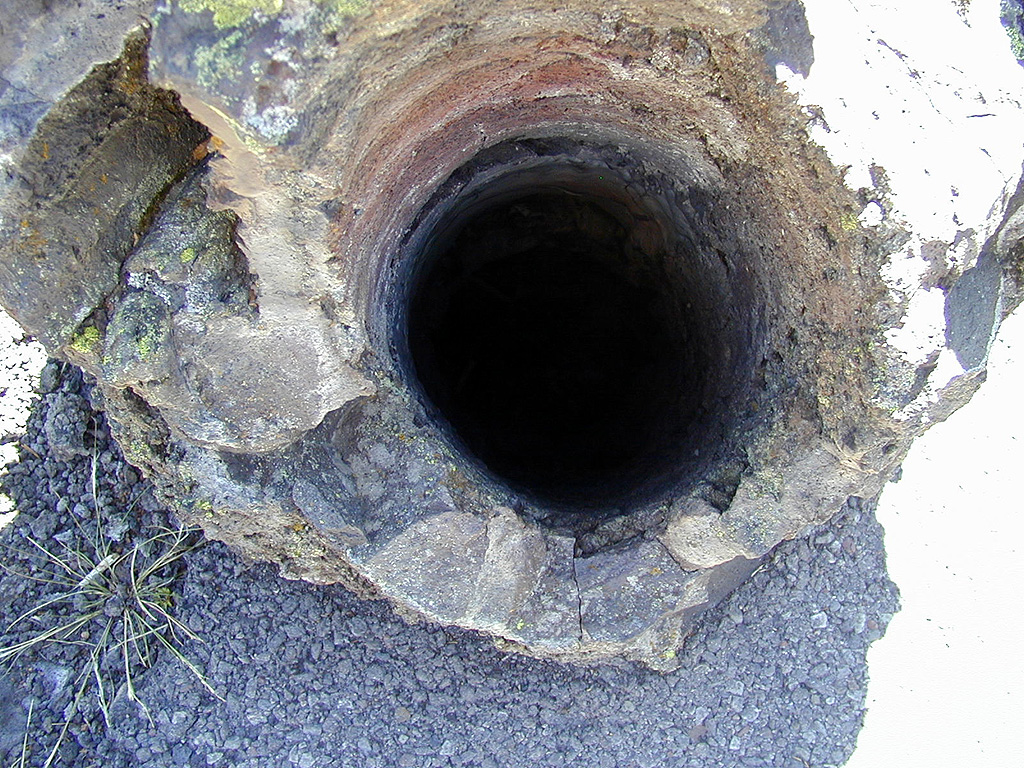05-Aug-2000
Lava Cast Forest, OR
Lava cast of tree trunk