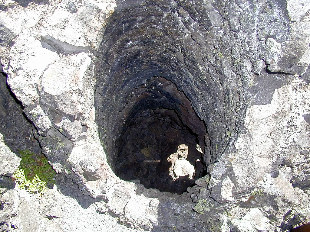05-Aug-2000
Lava Cast Forest, OR
Lava cast of tree trunk