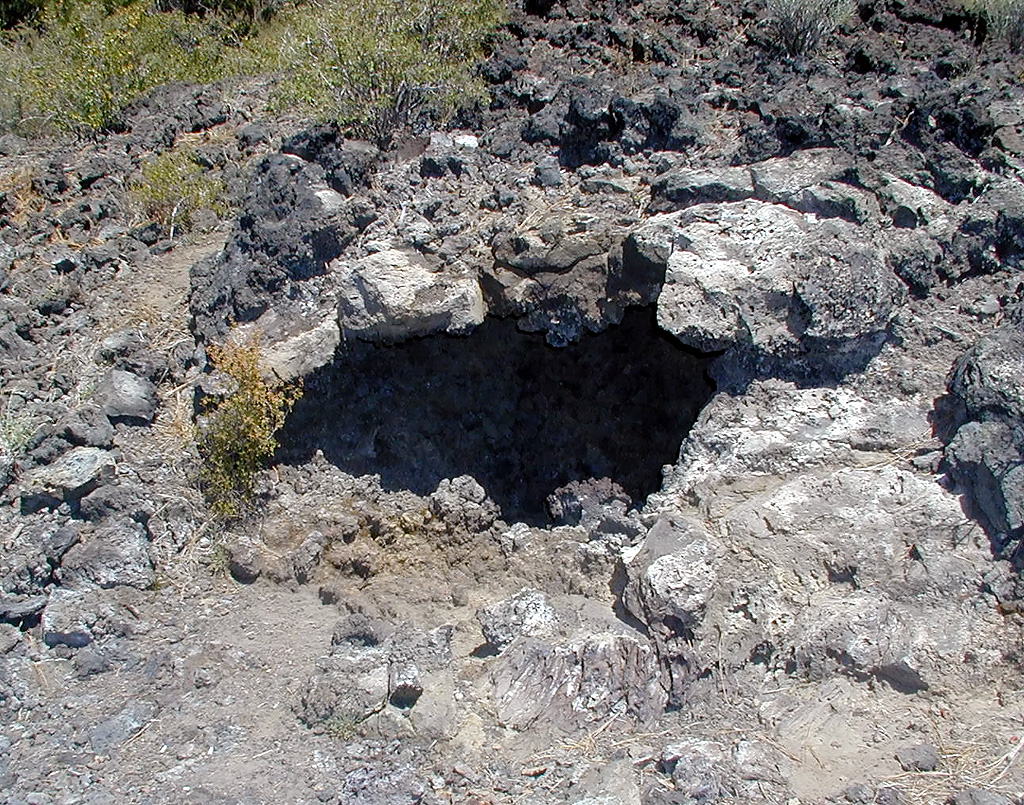 05-Aug-2000
Lava Cast Forest, OR
Lava cast of tree