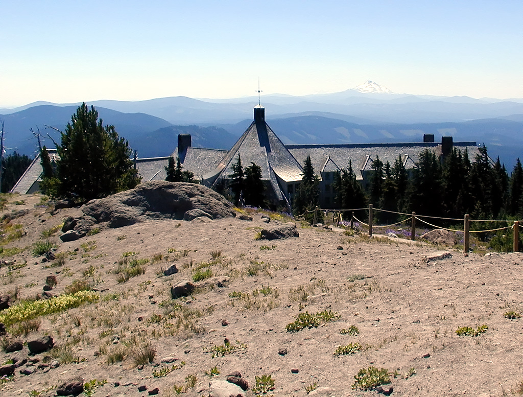 06-Aug-2000
Mount Hood, OR
Timberline Lodge and Mt Jefferson