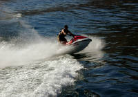 30-Jul-2000
Lake Chelan, WA
Jetskis crossing the wake of the boat