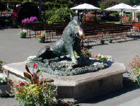 02-Aug-2000
Butchart Gardens - Victoria, BC 
Bronze staue of a wild boar
