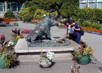02-Aug-2000
Butchart Gardens - Victoria, BC 
Bronze staue of a wild boar
