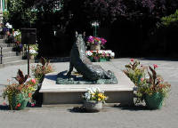 02-Aug-2000
Butchart Gardens - Victoria, BC 
Bronze staue of a wild boar