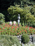 02-Aug-2000
Butchart Gardens - Victoria, BC 
Statue in the sunken gardens