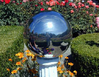 02-Aug-2000
Butchart Gardens - Victoria, BC 
Reflective ball in the rose garden