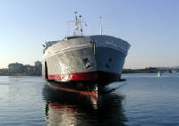 02-Aug-2000
Victoria, BC 
Ferry approaching the dock